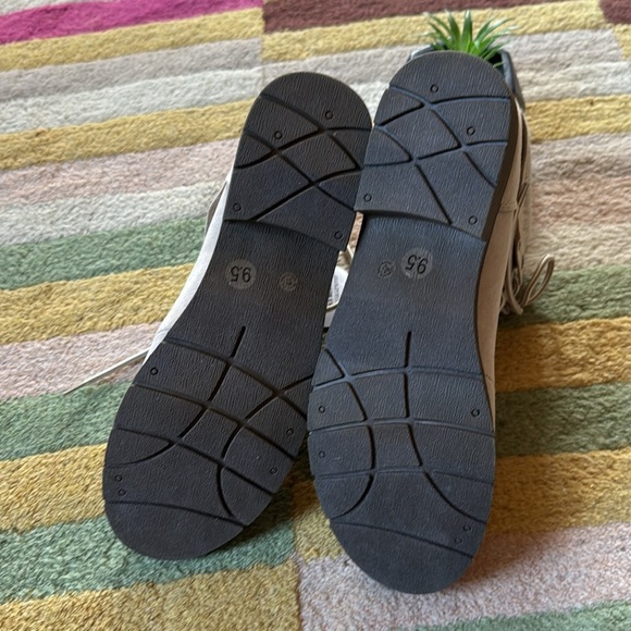 New Saint John’s Bay Yumma Sand Cream Lace Up Boots Memory Foam I Size 9.5 - Picture 8 of 11